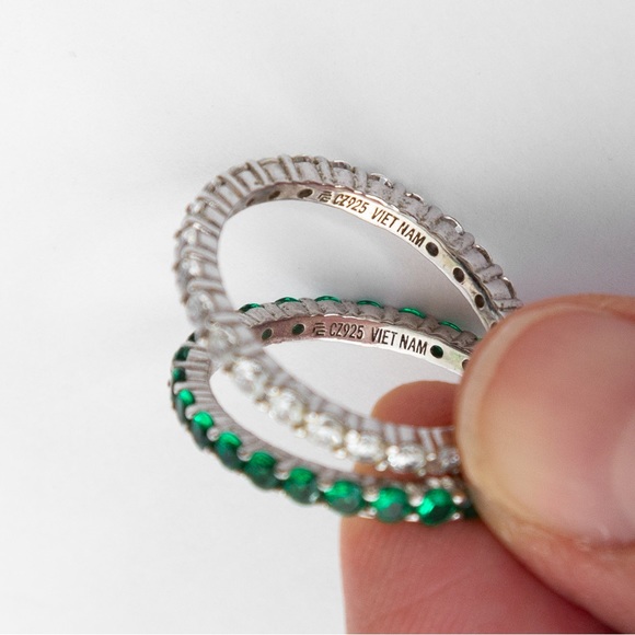 Set of 2 eternity bands minimalist 1 clear stones & 1 emerald green stones 10 - Picture 14 of 14